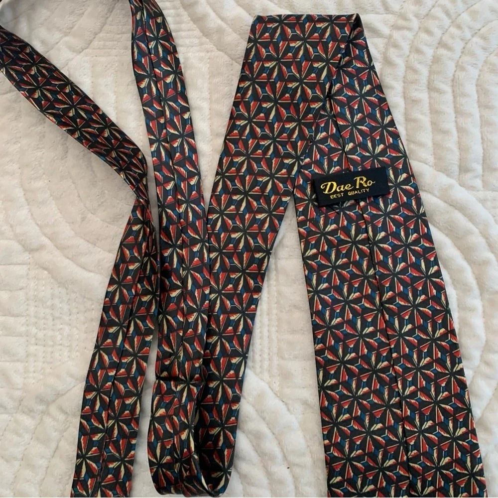 DAE RO Silk Blue Red Patterned Tie